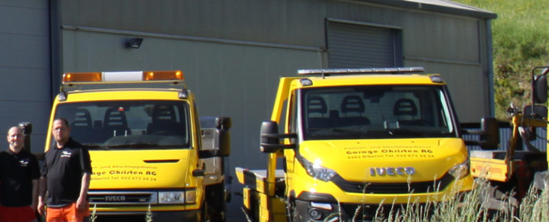 Team mit Abschleppfahrzeugen